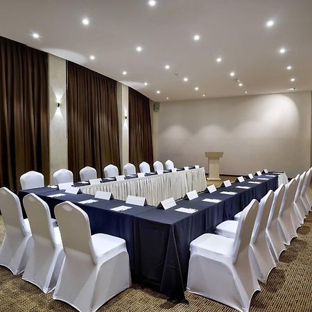 Protea Hotel By Marriott Kampala Skyz Exterior photo