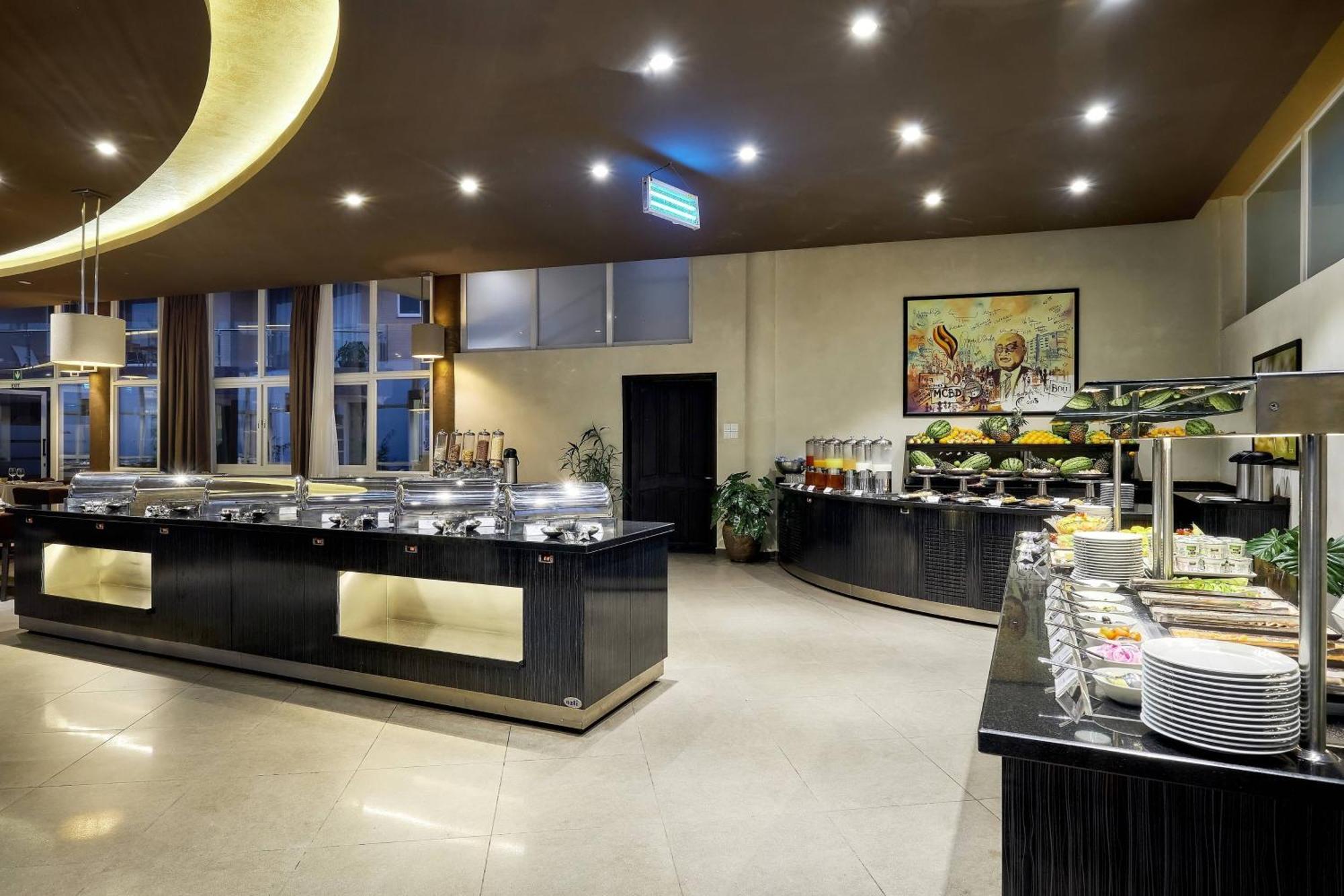Protea Hotel By Marriott Kampala Skyz Exterior photo