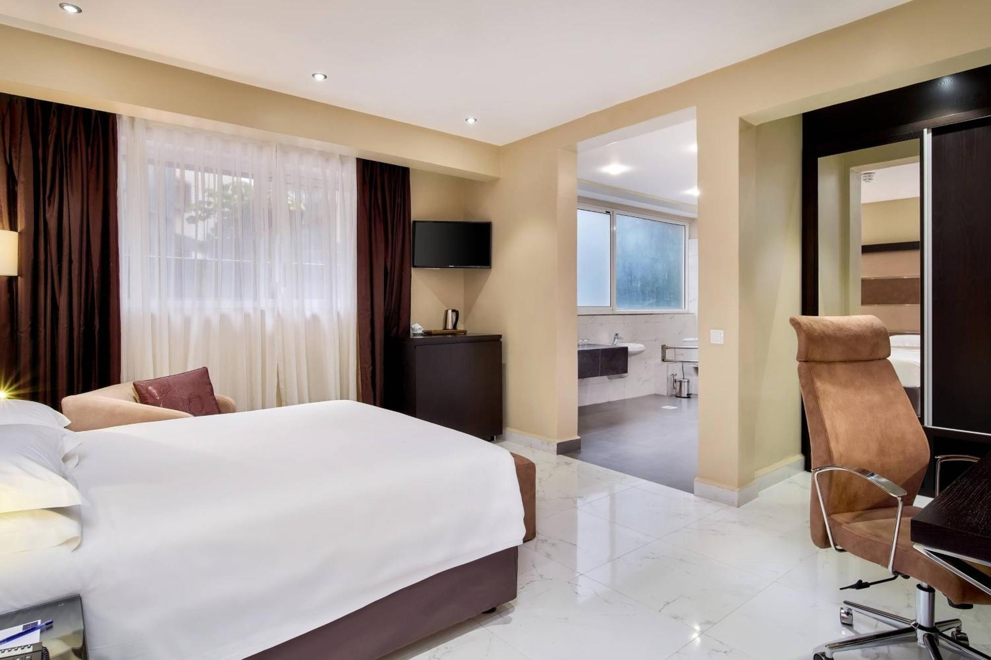 Protea Hotel By Marriott Kampala Skyz Exterior photo